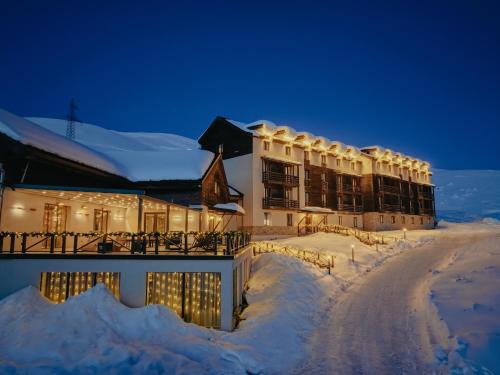 Kazbegi Hotel | Alpina Hotel