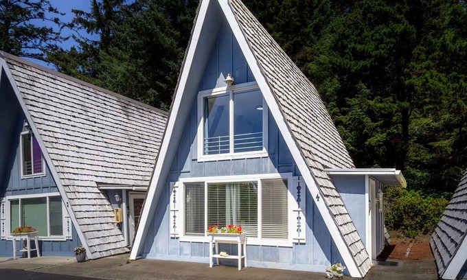 Otter Rock Cottage | Alpine Chalet #4 Full Loft - Otter Rock, OR