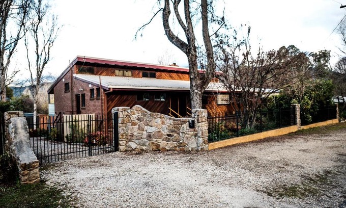 Tawonga South House | Alpine Guest House