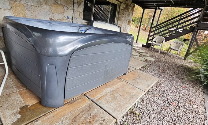 Champion Ski Chalet | Alpine Retreat @ Seven Springs, Sleeps 14 With Hot tub & Sauna.