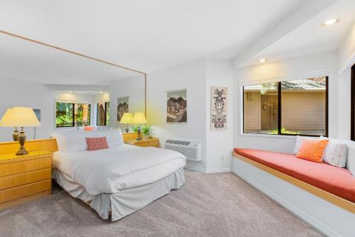 Century West Apartment | Alpine Studio at Mount Bachelor Village Resort with Pool and Hot Tub