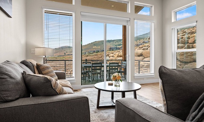 Wolf Creek House | Alpine Vista | Hot Tub | Fire Pit |Near Powder Mtn