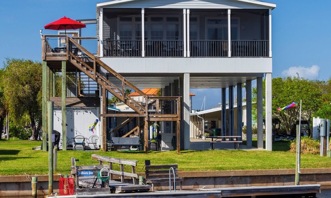 Crawfordville House | "Already Gone" in Shell Point . Boat Dock, Elevator, Pool Table, Pool