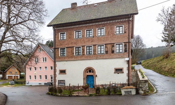 Urach House | Altes Pfarrhaus