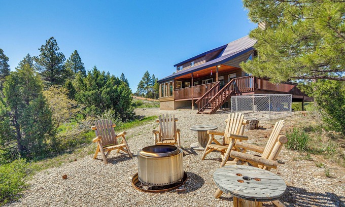 Long Valley Junction Cabin | Alton Cabin w/Wraparound Deck, Forest Views