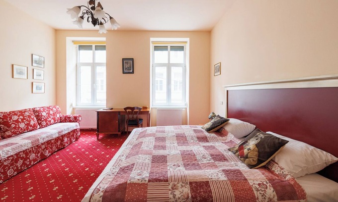 Funfhaus Hotel | Altwienerhof, a cozy-artistic suite with top connections in Vienna