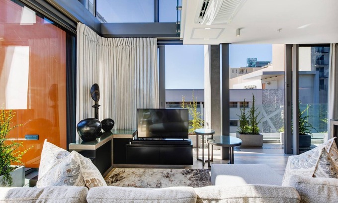 Bo'Kaap Apartment | Always-Power Stunning Apartment with 180 Degree City View near V&A Waterfront