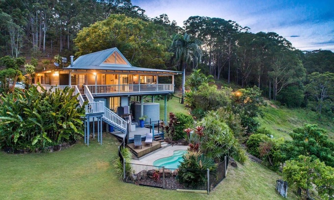 Verrierdale House | Amara Guest House: Retreat Venue with Yoga, Sauna & Pool Near Sunshine Coast