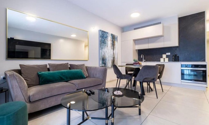 Jerusalem City Centre Apartment | Amazing 2 bdm apt, Haneviim Gorgeous view of Har Habayit