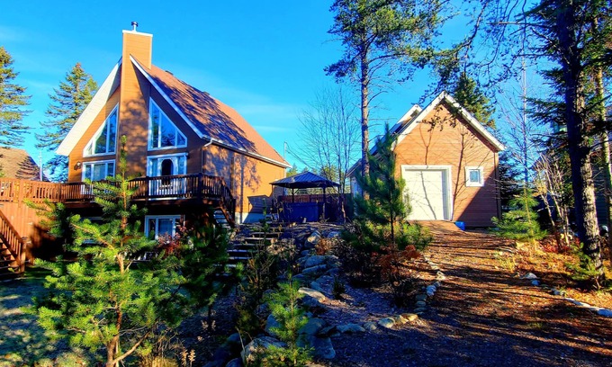 Saint Come Ski Chalet | Amazing 3-bedroom Chalet-Sauna/Private lakeview+Spa/BBQ(Best place to relax)