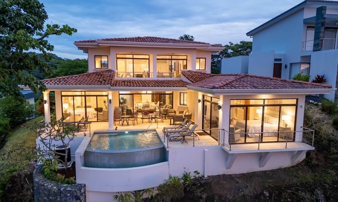 Coco House | Amazing 4-Bedroom Oasis in the Heart of Pacifico