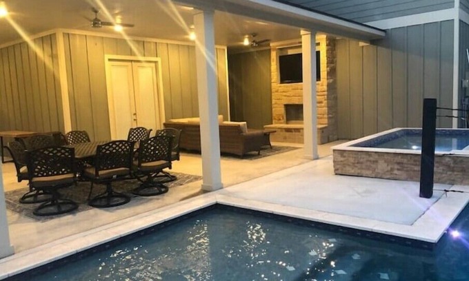 Redmond Terrace House | Amazing 5/5! Pool & Hot Tub!