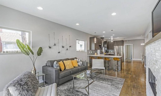 University Bed & Breakfast | Amazing 5BR Home! DU - Walk Everywhere! Sleeps 15!