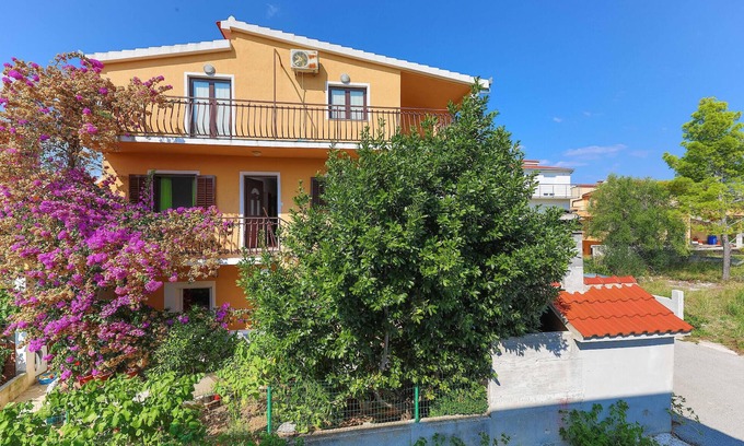 Okrug Donji Apartment | Amazing apartment in Okrug Donji