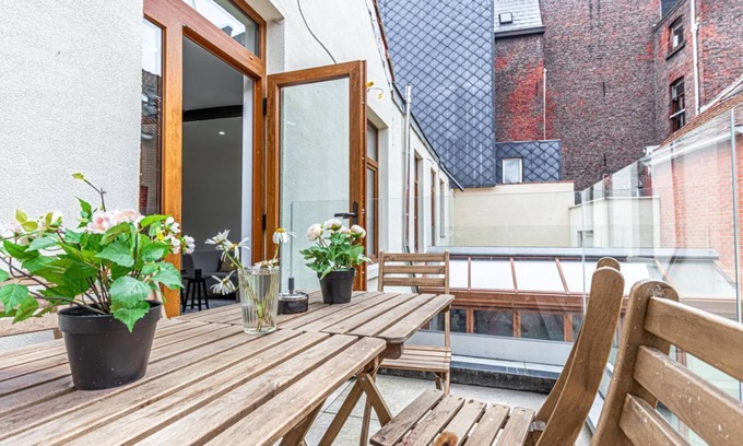 Ghent City Centre Apartment | Amazing Canal-Side Apartment in the Heart of Gent