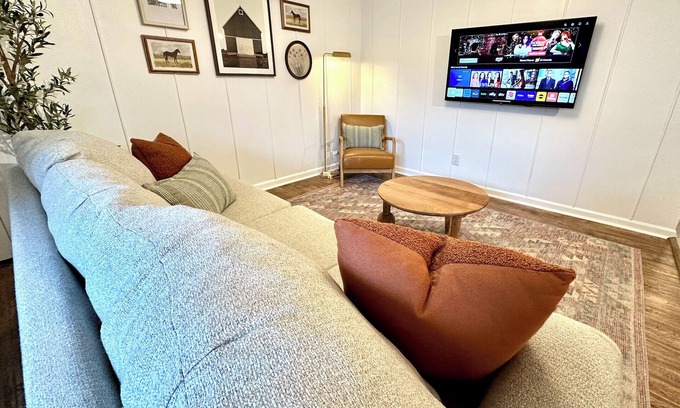 Clifton Heights Condo | Amazing Clifton Condo- Spacious 1BD/1BA- Minutes to everything!