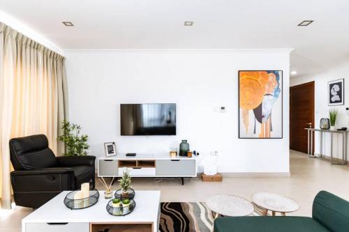 West Ridge Apartment | Amazing Deluxe 2 Bedroom Space Available