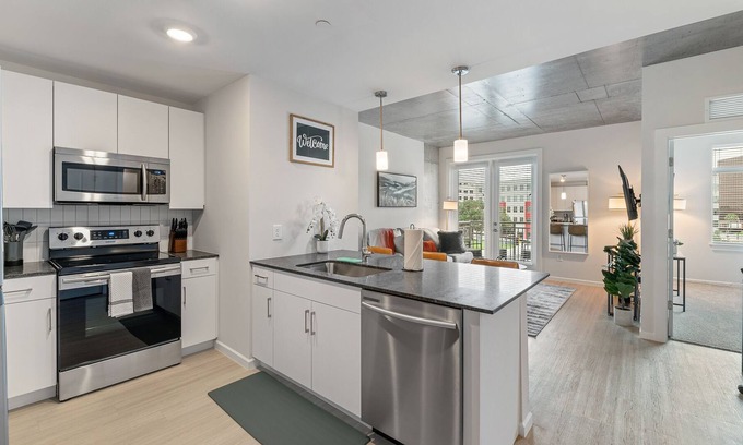 Callahan Apartment | Amazing Downtown King Beds w/ Pool & Parking 420