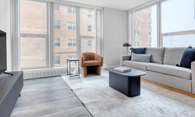 Edgewater Beach Apartment | Amazing Edgewater 2BR w/ Gym, Deck & Lounge, 5 blocks to L, by Blueground