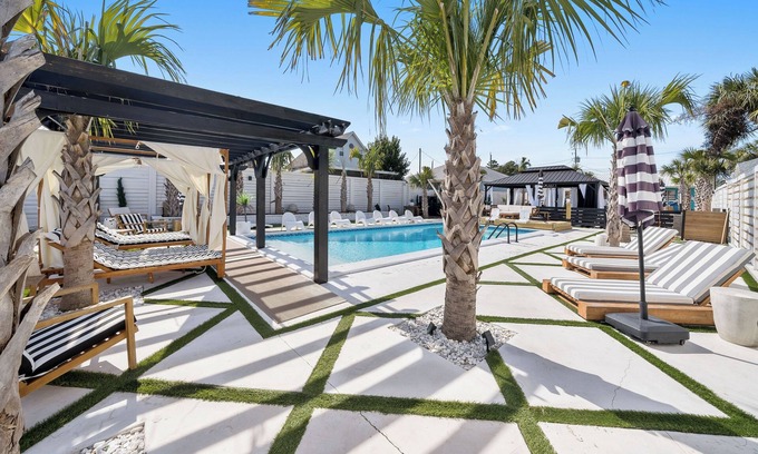 Riviera Beach Villa | Amazing family Oasis, ft. 2 separate houses, golf cart, jacuzzi, private pool