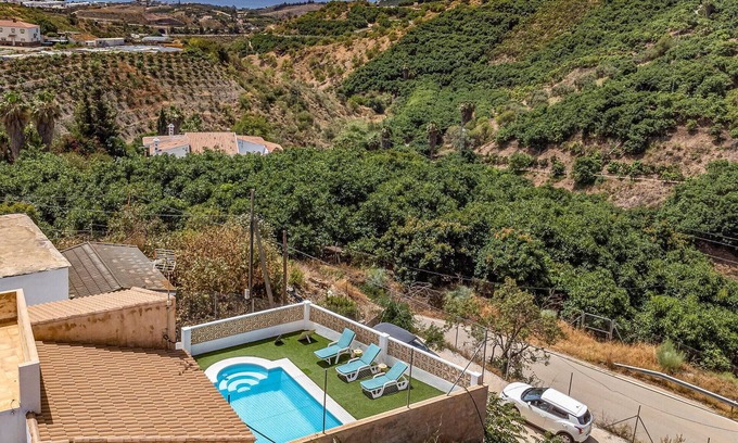 Cajiz House | Amazing home in Cajiz with WiFi