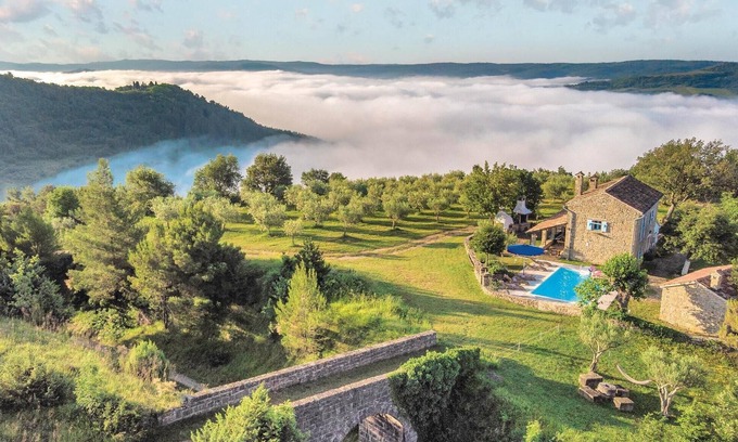 Kostanjica House | Amazing home in Groznjan with WiFi