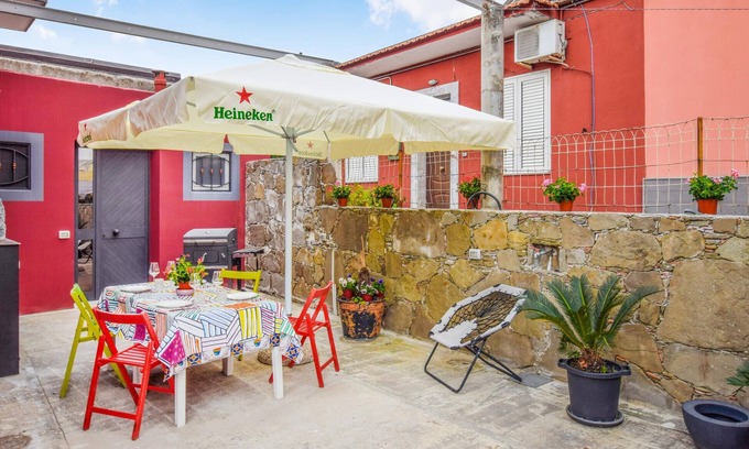 Mitogio House | Amazing home in Mitogio with WiFi