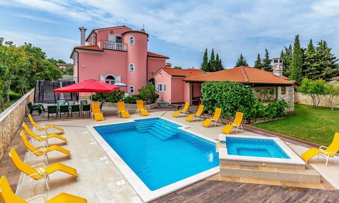 Liznjan House | Amazing home in Pula with sauna