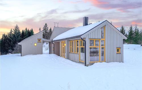 Stamsund House | Amazing Home In Stamsund With Kitchen