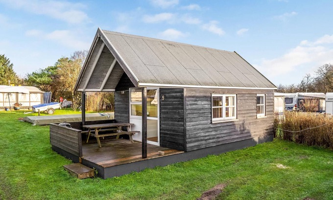 Remmer Strand House | Amazing home in Struer with kitchen