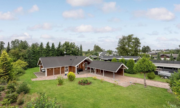 Marielyst House | Amazing home in Væggerløse with WiFi
