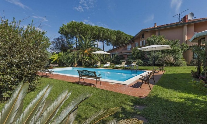 Lido di Camaiore Cabin | Amazing house with beautiful views and spacious heated pool