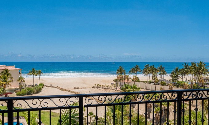 Zona Hotelera Condo | Amazing Las Mananitas Amenities and Location