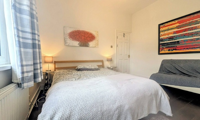 Highbury House | Amazing luxury 6 bed 3 bath Victorian house in heart of London