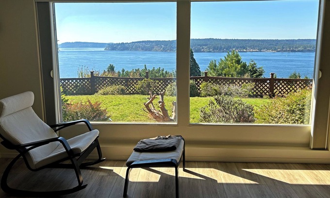 University Place House | Amazing Panoramic Water Views, Enjoy Sunsets & Relax in Tacoma area