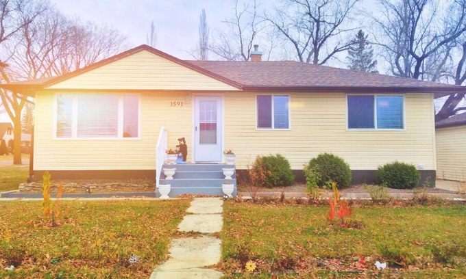 North Battleford House | Amazing Park View House Entire Floor