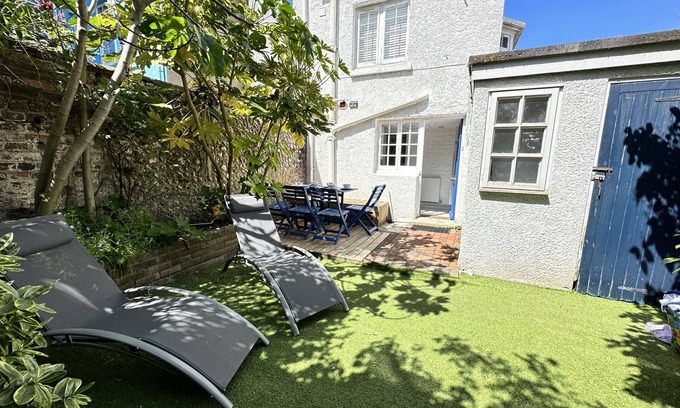 Kemptown Apartment | Amazing Private Apartment with Garden & Off Street