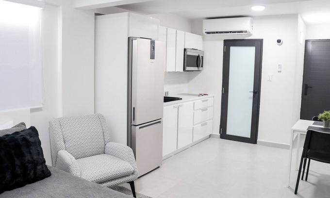 Eleanor Roosevelt Apartment | Amazing Studio @ The Eleanor House/Prime Location