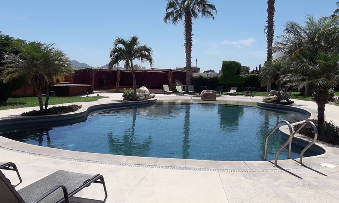 El Tezal Apartment | Amazing Studio w/king bed quiet beautifull swimming pool deck nearby the beach