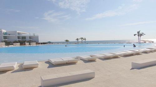 Flamingos Apartment | Amazing &Totally New! Aria Ocean Condo 306 by Kivoya