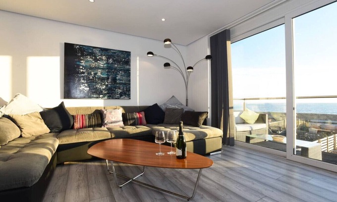 South Hayling House | Amazing View | Beachfront 3BR | 5Beds | 7 Guest