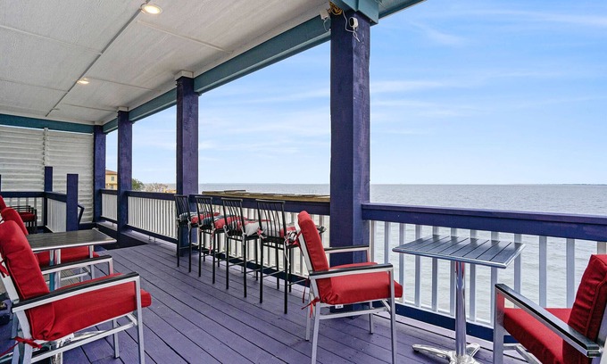 El Lago House | Amazing Waterfront Views of Kemah Boardwalk 3B3B