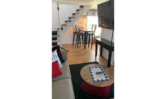 Bowling Green House | Amazingly Convenient Campus Guesthouse. So close to downtown and campus!