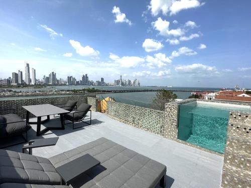 Casco Viejo Apartment | AmazINN Places Penthouse Deluxe, Skyline and Private Rooftop