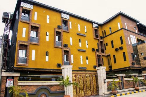 Oshodi-Isolo Hotel | American Courts Hotel