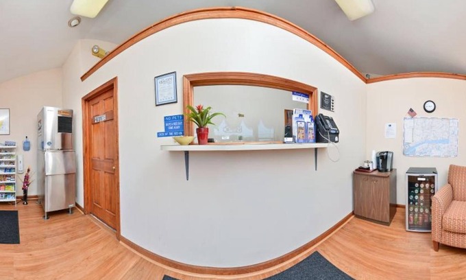 Branford Hotel | American Inn