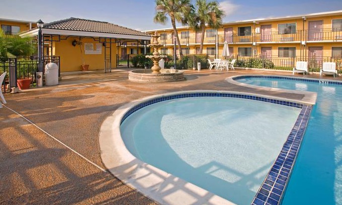 Bonanza Hotel | Americas Best Value Inn Laredo