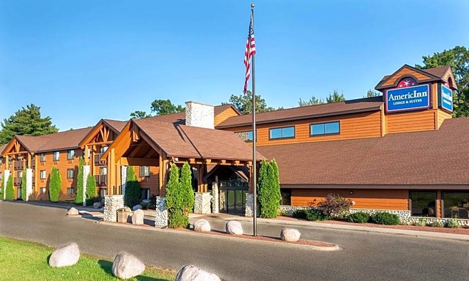 Wisconsin Dells Hotel | AmericInn by Wyndham Wisconsin Dells