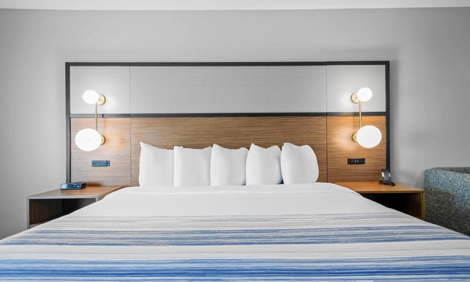 International Falls Hotel | AmericInn by Wyndham International Falls