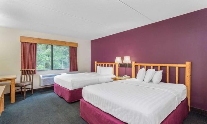 Wisconsin Dells Hotel | AmericInn by Wyndham Wisconsin Dells